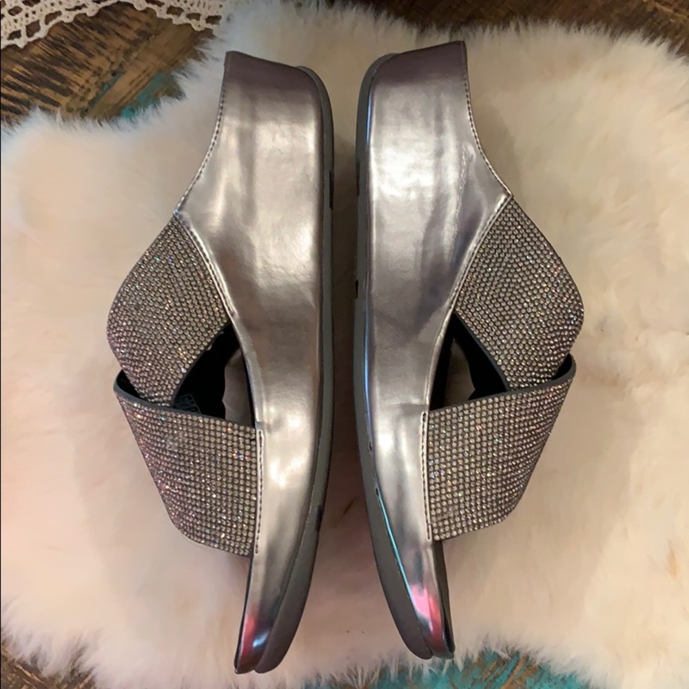 Shoes - Picture 3 of 8